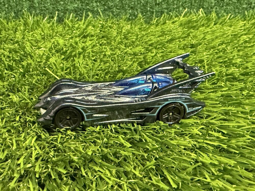 Hot Wheels Batmobile Diecast Car 2004 DC Comics Fantasy Vehicle Toy Indonesia